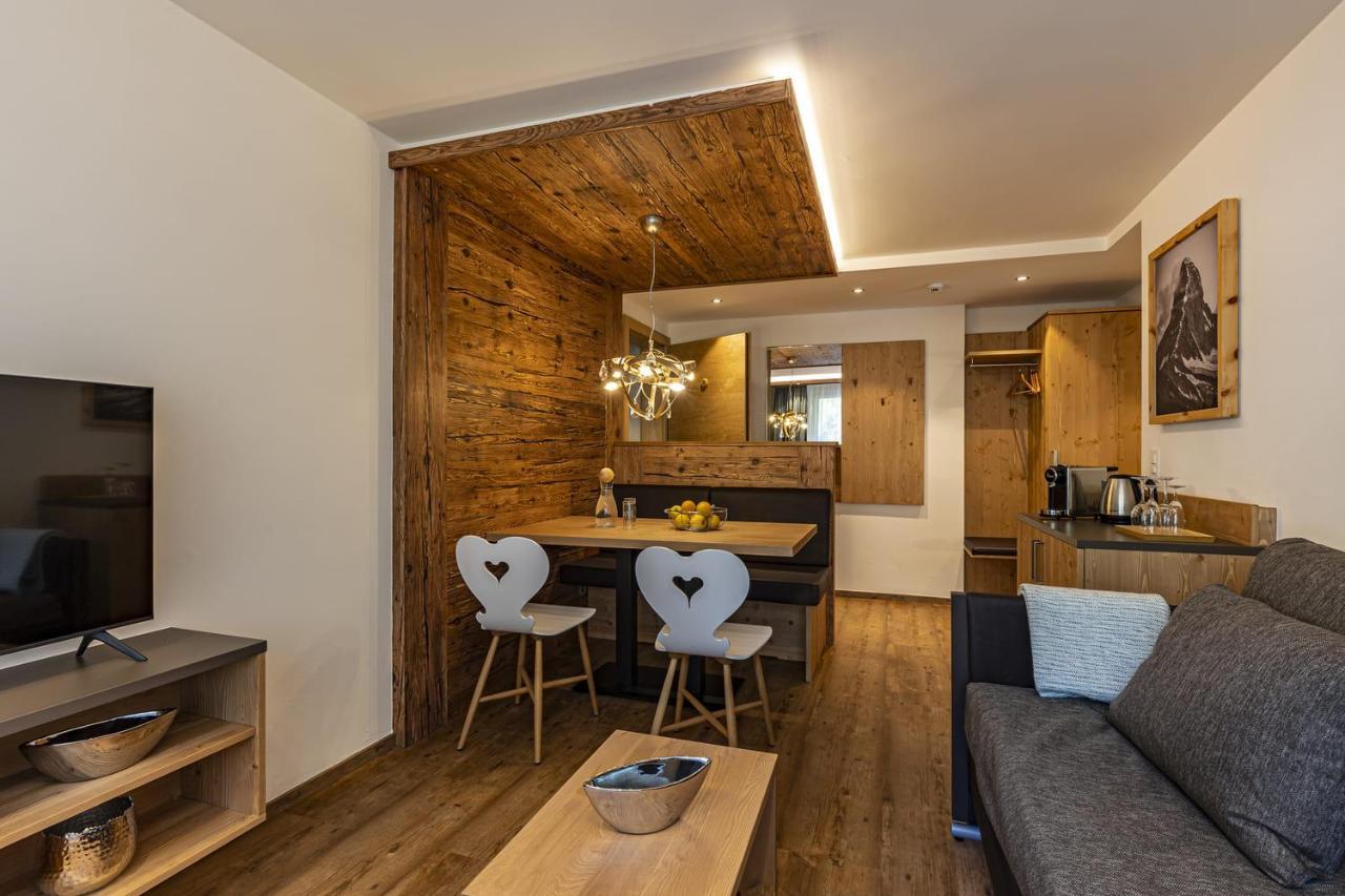 Hemizeus & Iremia Hotel